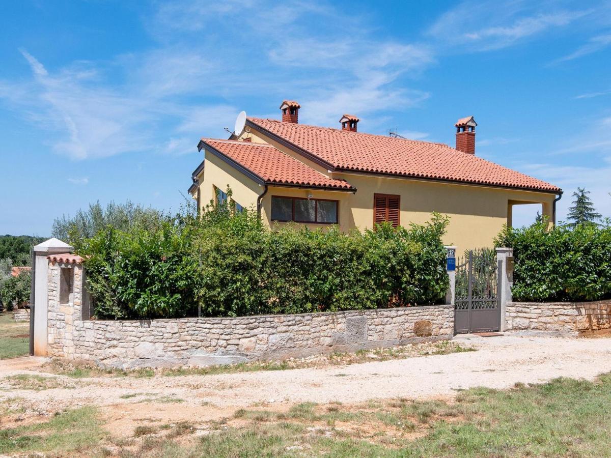 Secluded Apartment In Pore With Garden Poreč Exterior foto